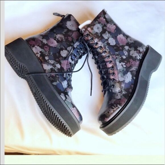 KENDALL & KYLIE FLORAL COMBAT BOOTS.  NEW - Picture 2 of 8